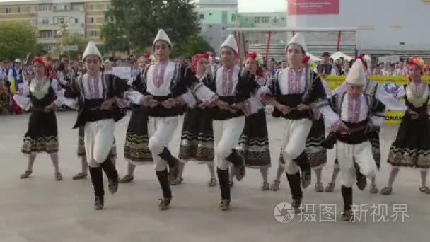 在国际民俗节保加利亚传统舞蹈视频