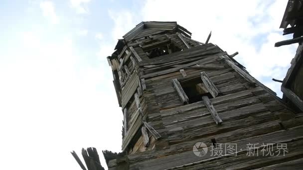 一个古老的木制教堂钟楼遗址视频