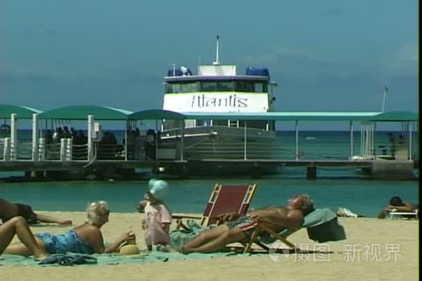 在夏威夷的威基基海滩视频