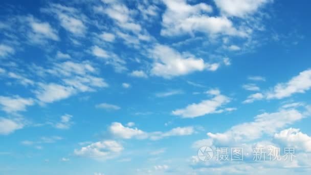 美丽的白云在天空上视频
