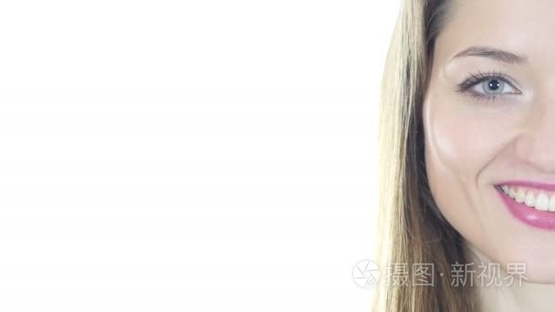 眨动的眼睛，幸福的女人脸的特写