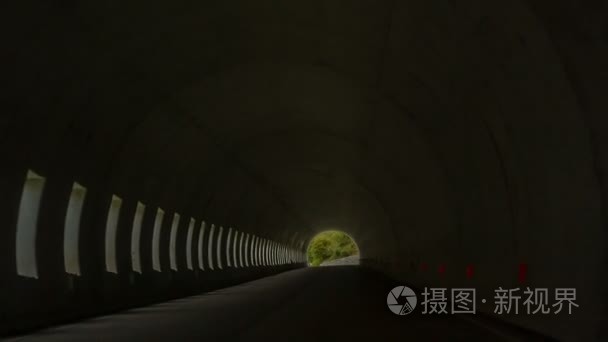 沿山公路隧道穿越