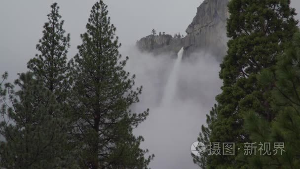 树塔盈方的约塞米蒂瀑布视频