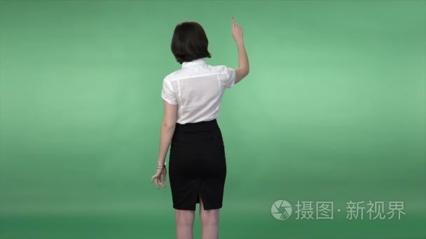 翻转虚拟屏幕的女人视频