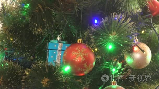 圣诞树上的彩灯视频