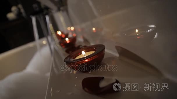 芳香蜡烛在浴视频