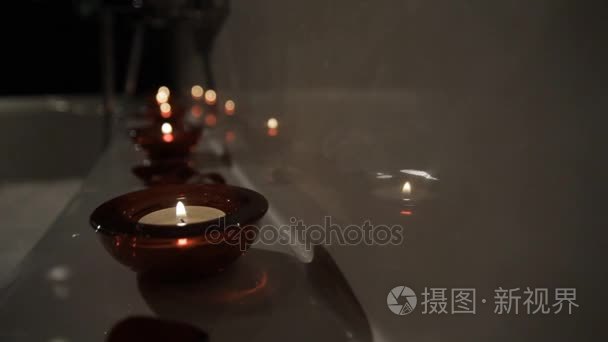 芳香蜡烛在浴视频