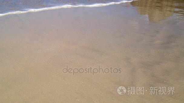 在海滩上的海浪视频