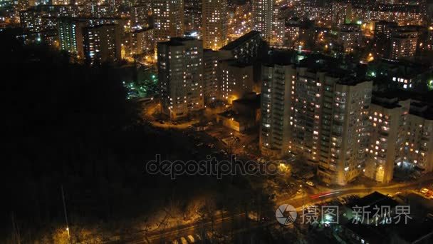 夜晚的城市道路交通的区视频