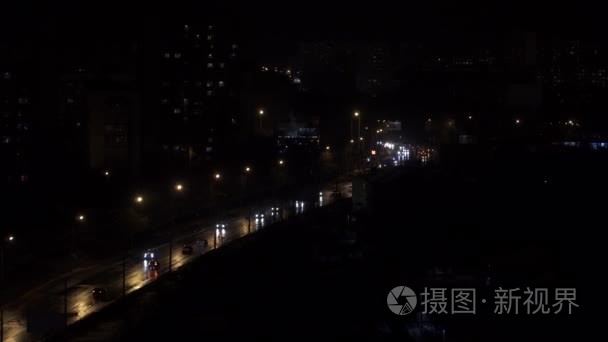 汽车在夜间灯火视频