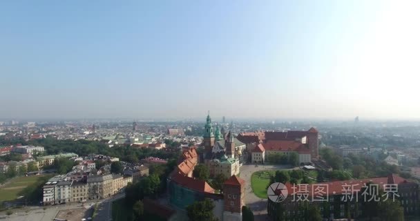 美丽的空中无人机拍摄瓦维尔城堡、 克拉科夫、 全景