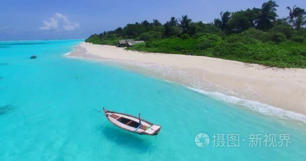 v00756 马尔代夫美丽的海滩背景白色沙热带天堂岛与蓝蓝的天空海洋水海洋 4 k 空中无人机飞天桥鸟眼船