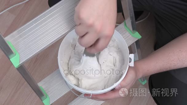 生成器混合填料在抹灰之前视频