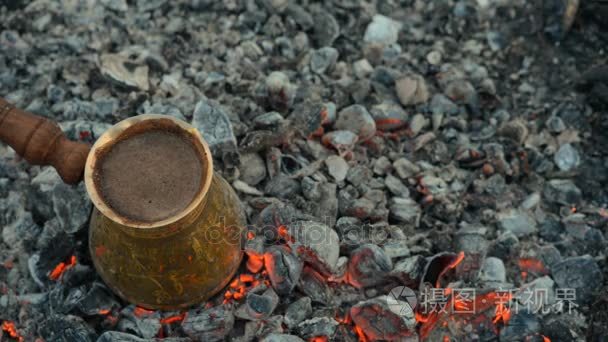 传统工艺烧煤的土耳其咖啡