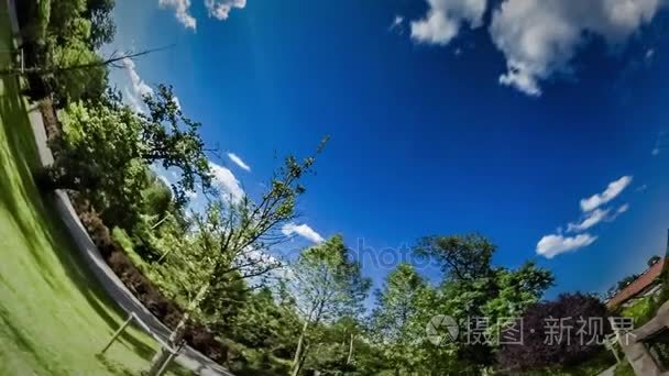 兔子洞星球 360 度夏天景观动物园人工栖息地的动物夏季阳光明媚的一天地球是地球生命符号旋转性质