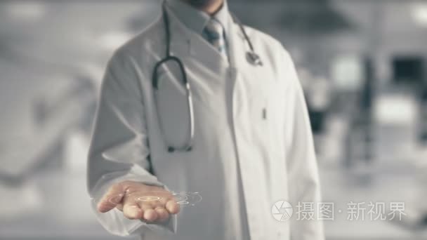 医生手拿健康检查视频