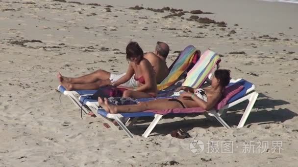 巴拉德罗海滩上度假视频