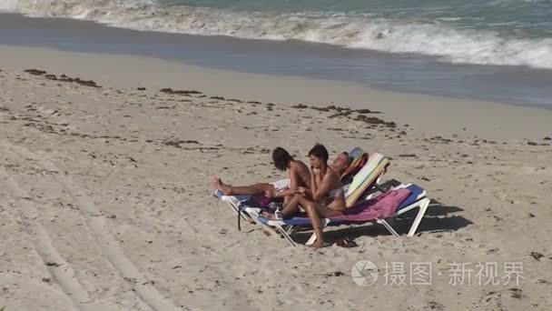 巴拉德罗海滩上度假视频