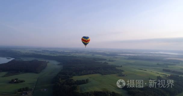 在绿地在明早空气气球视频