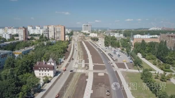 空中射击的建筑面积的现代化城市，新的道路，建筑物，晴朗的天气