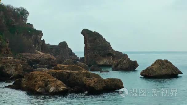 在海边自然概念的岩石石头视频