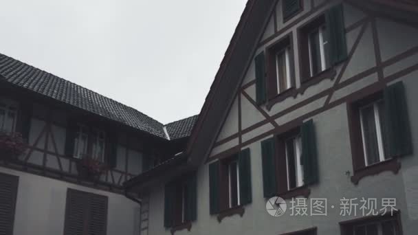 雨下的瑞士住房视频