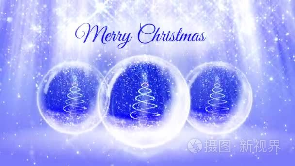 明亮的成分为圣诞快乐与3d 圣诞树从闪光颗粒和火花在 snowglobe 或雪球。在蓝色背景下有像北极光和降雪这样的光线。V2