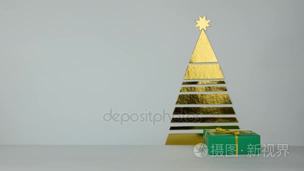 礼物在绿色包装在一棵金黄树之下。绿色礼品包下的时尚金色圣诞树。停止运动