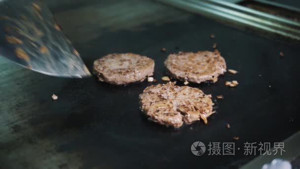 牛肉汉堡烧烤专业翻转视频