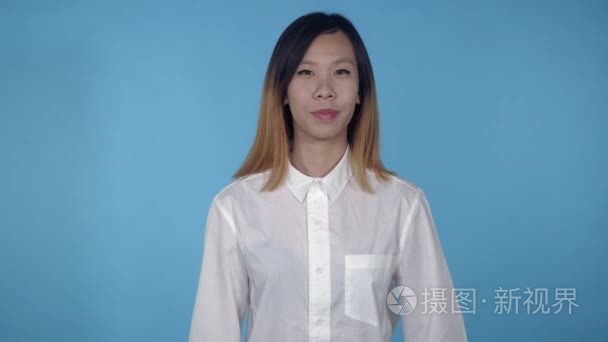 美丽的韩国女性表演感觉快乐视频