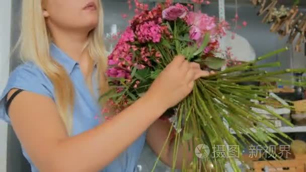 专业花店制作花卉婚礼组合