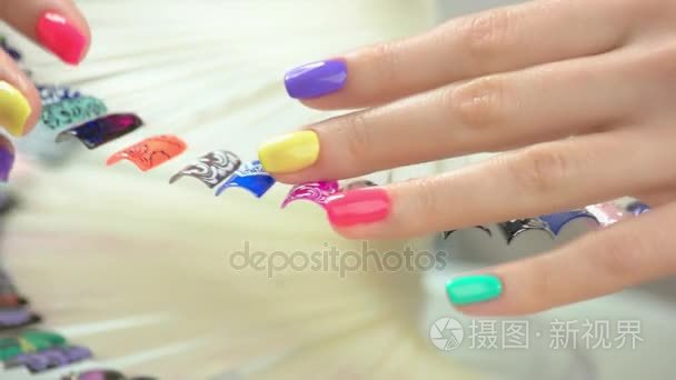 美丽的夏季指甲和指甲艺术样品视频