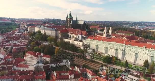 布拉格全景  城市的鸟瞰图  从上面俯瞰布拉格的城市风光  上空的上空  老城  布拉格城堡和伏尔塔瓦河河  捷克共和国  布拉