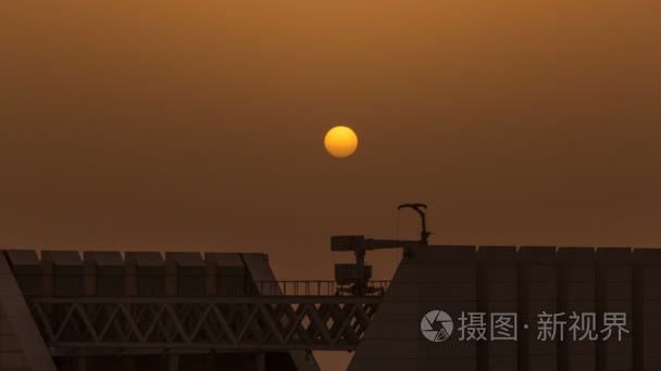 timelapse 日出期间  西海湾和多哈市中心的空中俯视图