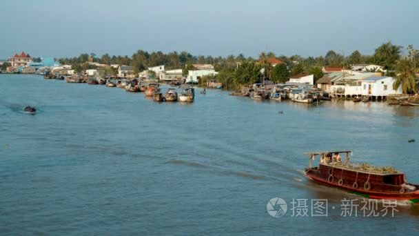 湄公河三角洲传统浮动市场视频