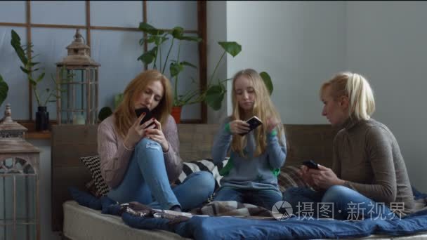 家庭与智能手机共享媒体内容视频