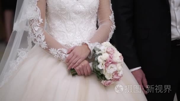 新娘和新郎在婚礼仪式上视频