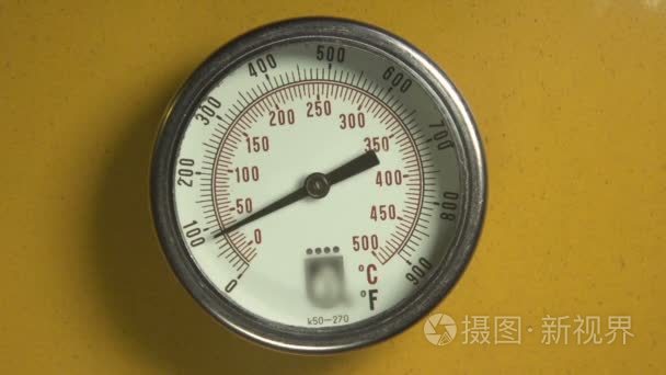 带移动指示器的工业温度计视频