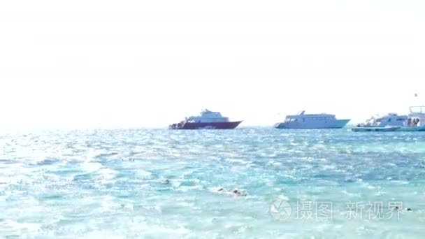停泊在天堂岛附近的船只视频