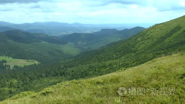 高山草甸区域的山风景视频