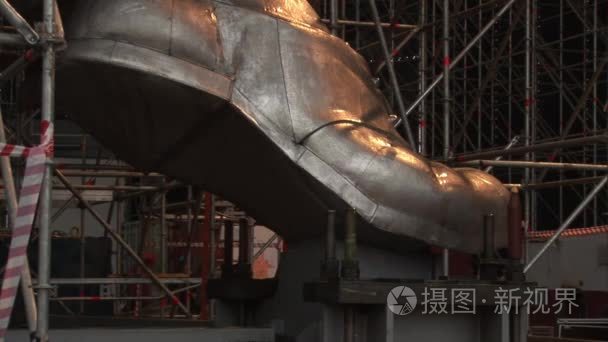 鞋类结构由不锈钢铬镍钢制成视频