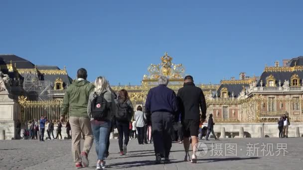 参观凡尔赛皇宫文化旅游的人们视频