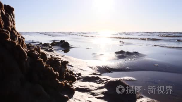 沙城堡在波罗的海海岸慢的行动视频