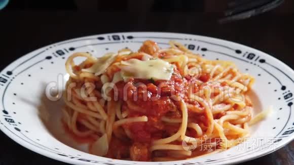 意大利面条奶酪波洛尼斯视频