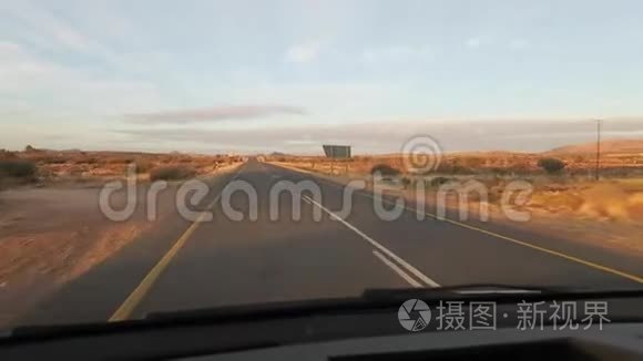 沿南非北角柏油公路行驶视频