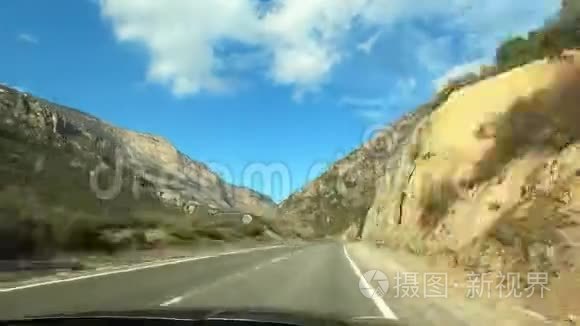 汽车穿山越岭视频