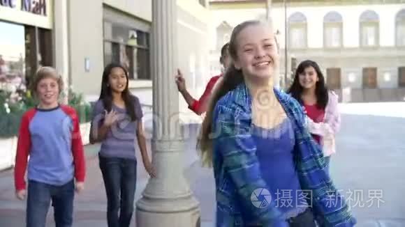 青少年儿童在慢动作中拍照视频