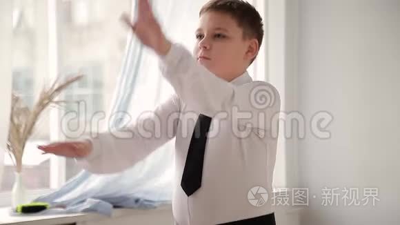 有趣的胖男孩舞蹈视频
