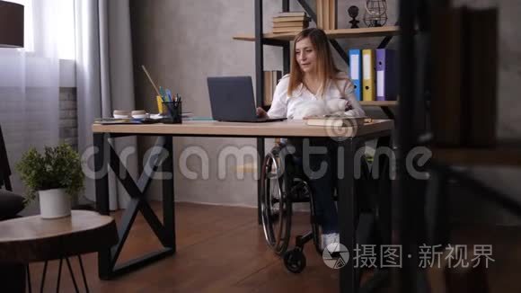 事业成功的喜悦残疾女性视频