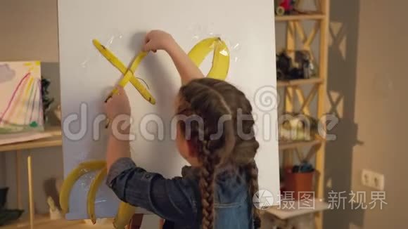 女孩手工艺术灵感女孩抽象艺术香蕉